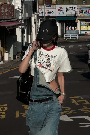 WARDEN EDGE Graffiti Puppy Graphic Cropped Tee