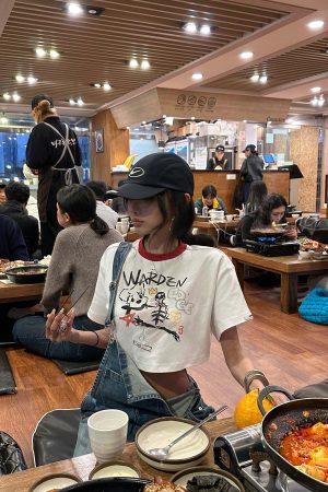 WARDEN EDGE Graffiti Puppy Graphic Cropped Tee