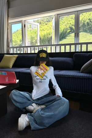 WARDEN EDGE Graphic Long Sleeve Tee with Slim Fit and Streetwear Edge