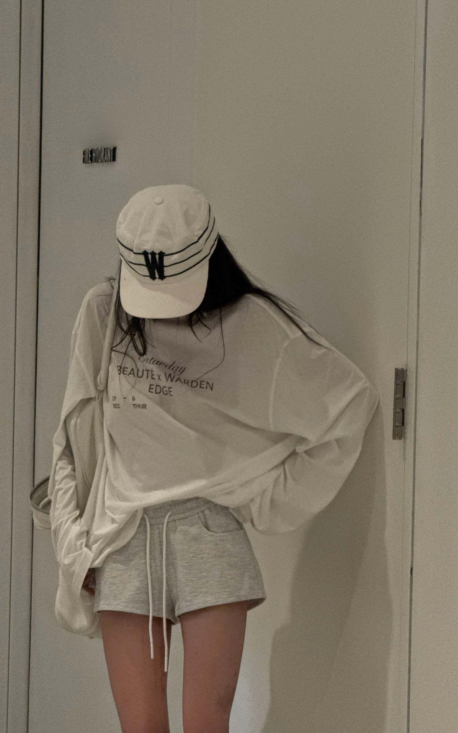 WARDEN EDGE Graphic Print Long Sleeve T-Shirt Minimal Streetwear Style WARDEN EDGE Graphic Print Long Sleeve T-Shirt Minimal Streetwear Style