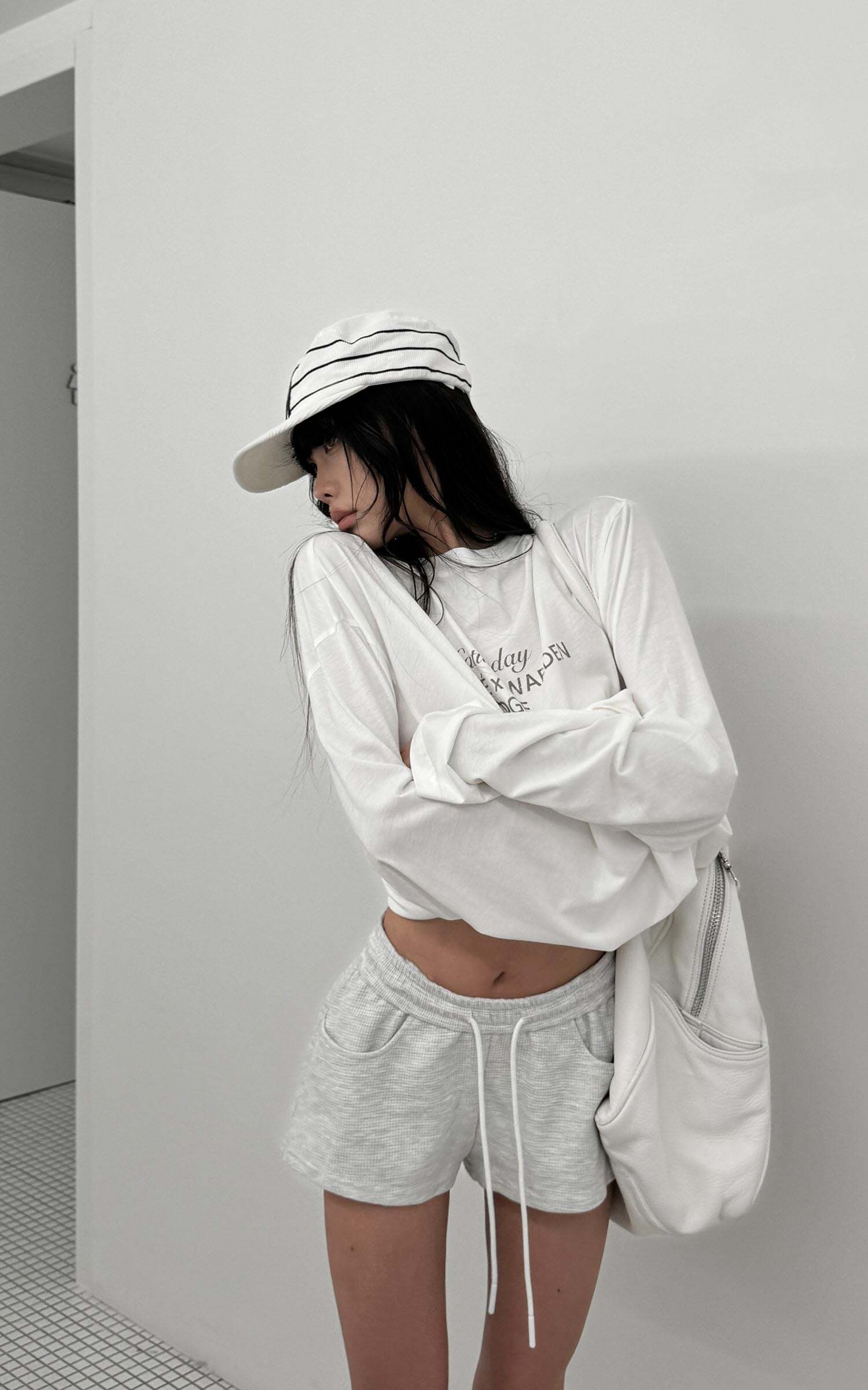 WARDEN EDGE Graphic Print Long Sleeve T-Shirt Minimal Streetwear Style WARDEN EDGE Graphic Print Long Sleeve T-Shirt Minimal Streetwear Style