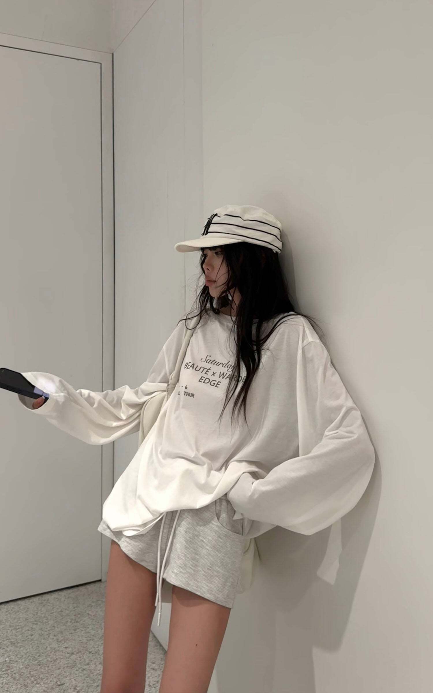 WARDEN EDGE Graphic Print Long Sleeve T-Shirt Minimal Streetwear Style WARDEN EDGE Graphic Print Long Sleeve T-Shirt Minimal Streetwear Style