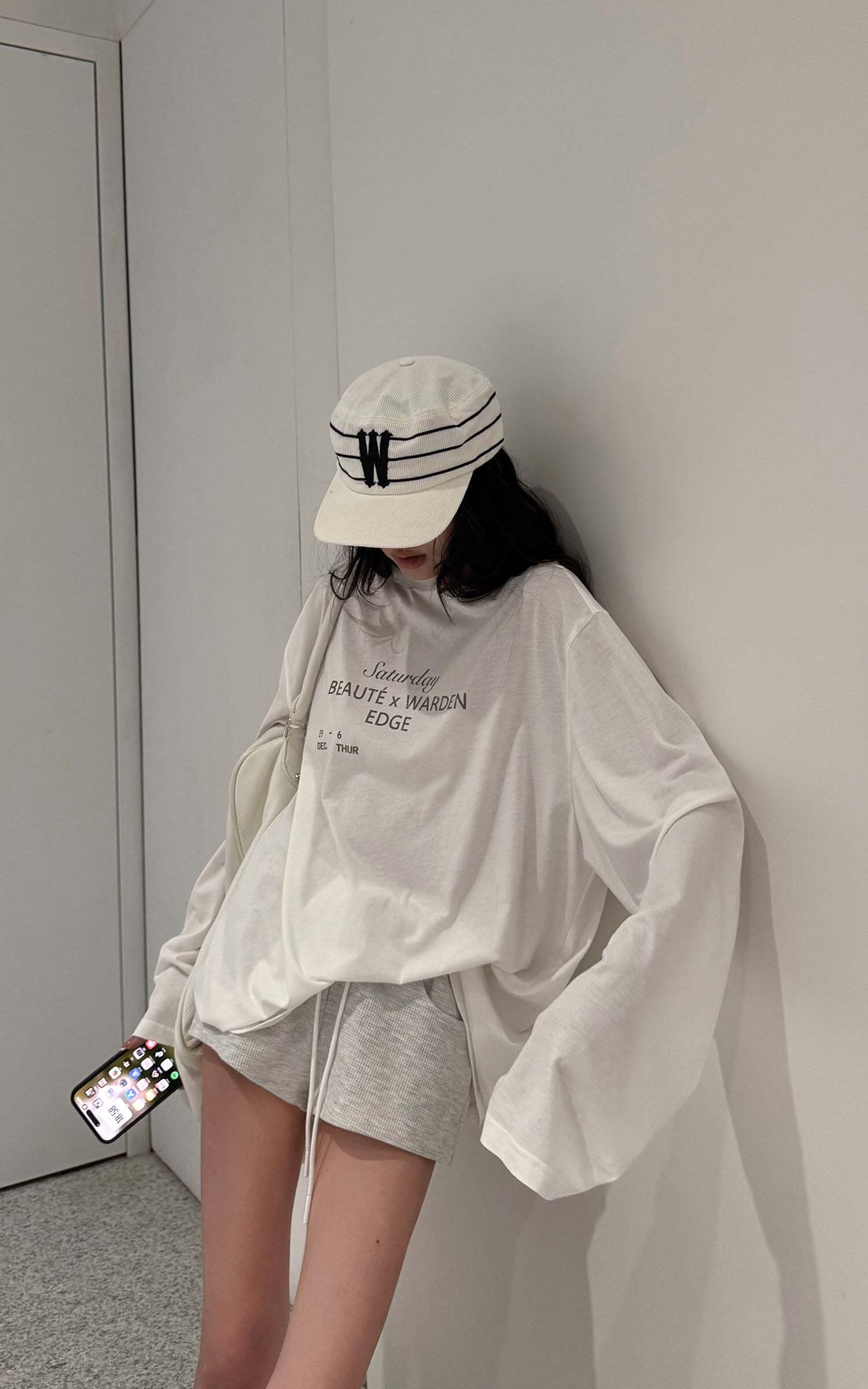 WARDEN EDGE Graphic Print Long Sleeve T-Shirt Minimal Streetwear Style WARDEN EDGE Graphic Print Long Sleeve T-Shirt Minimal Streetwear Style