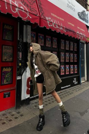 WARDEN EDGE High-Waist Wool Shorts