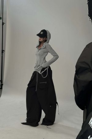 WARDEN EDGE High-Waisted Wide-Leg Cargo Pants