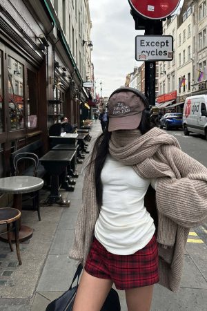 WARDEN EDGE Knitted Cardigan & Scarf Set