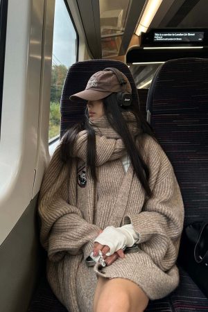 WARDEN EDGE Knitted Cardigan & Scarf Set