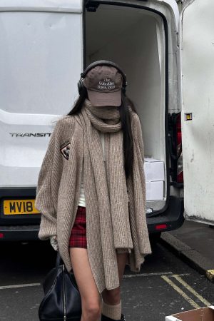 WARDEN EDGE Knitted Cardigan & Scarf Set