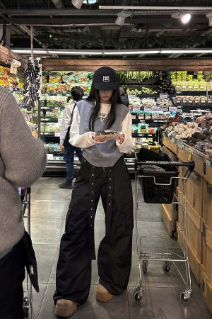 WARDEN EDGE Layered V-Neck Knit Vest