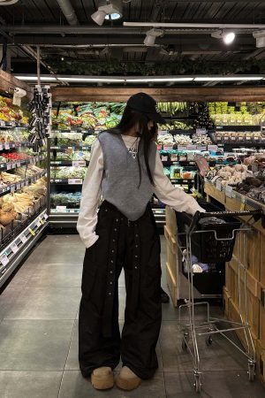 WARDEN EDGE Layered V-Neck Knit Vest