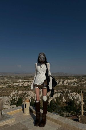 WARDEN EDGE Low-Rise Cargo Shorts with Distressed Hem and Inner Layer Detail