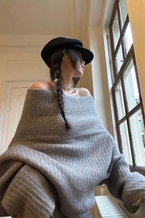 WARDEN EDGE Off-Shoulder Knit Sweater and Shorts Set