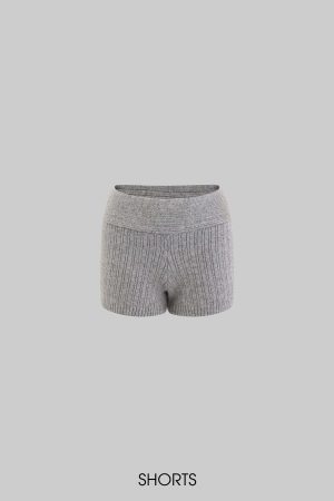 WARDEN EDGE Off-Shoulder Knit Sweater and Shorts Set