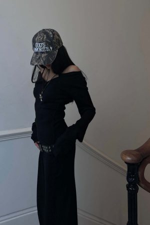 WARDEN EDGE Off-Shoulder Knitted Midi Dress