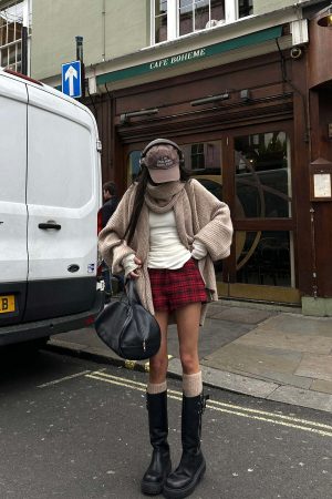 WARDEN EDGE Off-Shoulder Ribbed T-Shirt