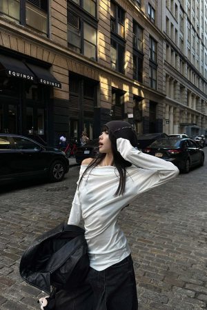 WARDEN EDGE Off-Shoulder Ruched Long Sleeve T-Shirt