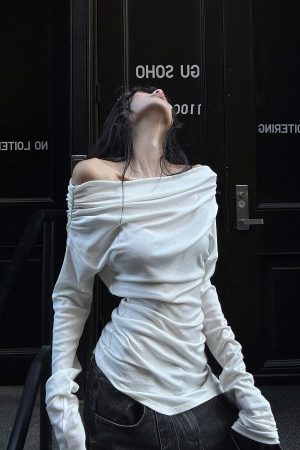 WARDEN EDGE Off-Shoulder Ruched Long Sleeve T-Shirt