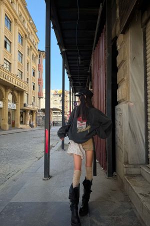 WARDEN EDGE Oversized Graphic Sweatshirt with Vintage Campbell Print and Strap Hem Detail