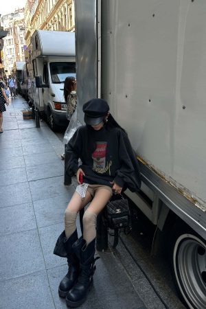 WARDEN EDGE Oversized Graphic Sweatshirt with Vintage Campbell Print and Strap Hem Detail