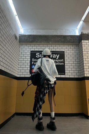 WARDEN EDGE Oversized Graphic Tee