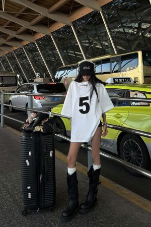 WARDEN EDGE Oversized Graphic Tee with Weekly Print