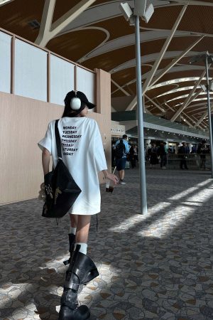 WARDEN EDGE Oversized Graphic Tee with Weekly Print