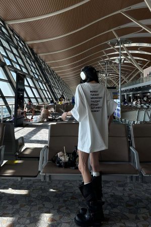 WARDEN EDGE Oversized Graphic Tee with Weekly Print