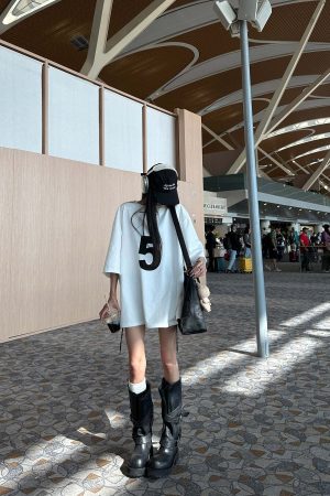 WARDEN EDGE Oversized Graphic Tee with Weekly Print