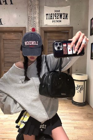 WARDEN EDGE Oversized Grey Sweatshirt with Embroidered W Logo