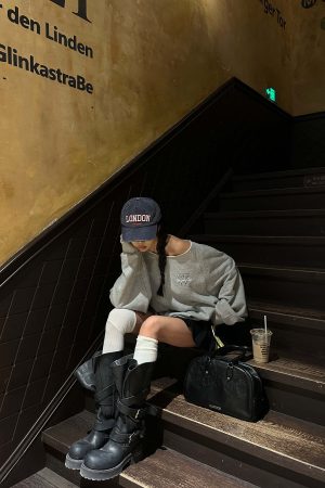 WARDEN EDGE Oversized Grey Sweatshirt with Embroidered W Logo