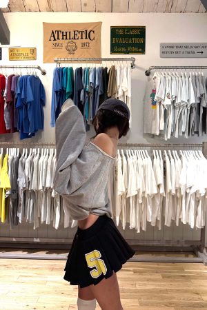 WARDEN EDGE Oversized Grey Sweatshirt with Embroidered W Logo