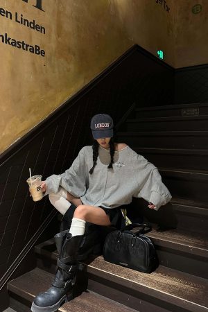 WARDEN EDGE Oversized Grey Sweatshirt with Embroidered W Logo