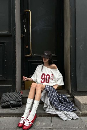 WARDEN EDGE Oversized Off-Shoulder Tee