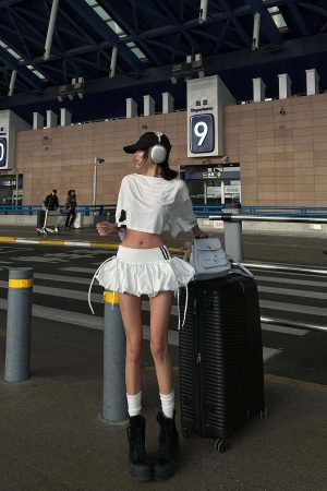 WARDEN EDGE Oversized Sleeve Cropped Tee