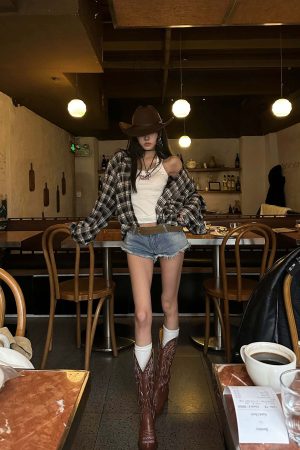 WARDEN EDGE Raw Hem V-Cut Denim Shorts