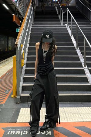 WARDEN EDGE Rupture-Waist Oversized Cargo Pants