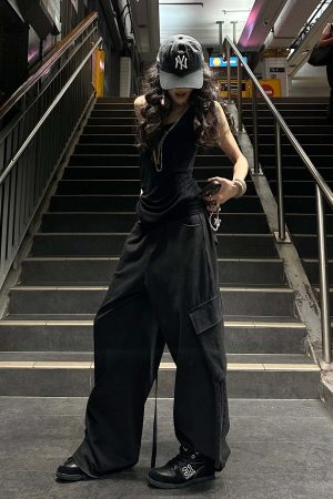 WARDEN EDGE Rupture-Waist Oversized Cargo Pants