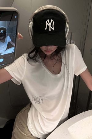 WARDEN EDGE Scoop Neck Graphic Tee Slim Fit