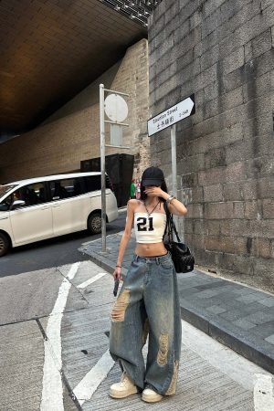 WARDEN EDGE Strapless Knit Tube Top with Bold “21” Motif