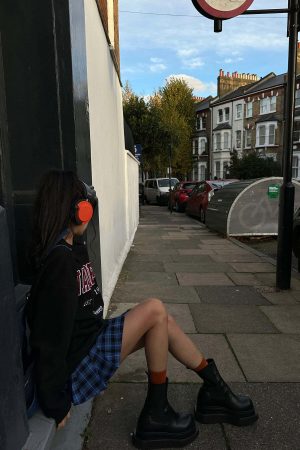 WARDEN EDGE Vintage Embroidery Oversized Sweatshirt