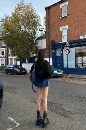 WARDEN EDGE Vintage Embroidery Oversized Sweatshirt