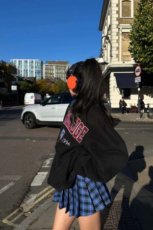 WARDEN EDGE Vintage Embroidery Oversized Sweatshirt