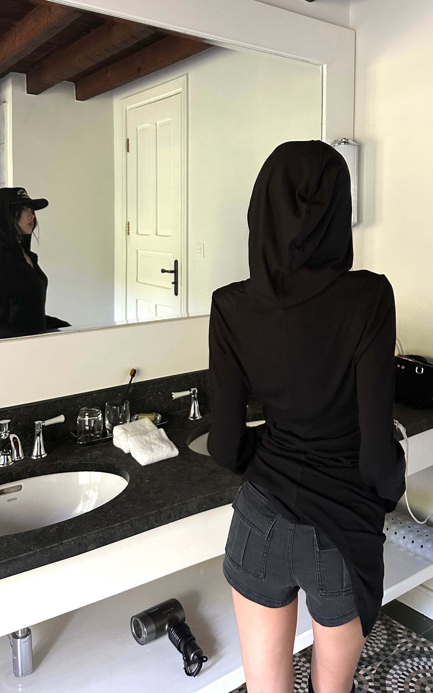 WARDEN EDGE Zipper Detail Low-Rise Denim Shorts WARDEN EDGE Zipper Detail Low-Rise Denim Shorts