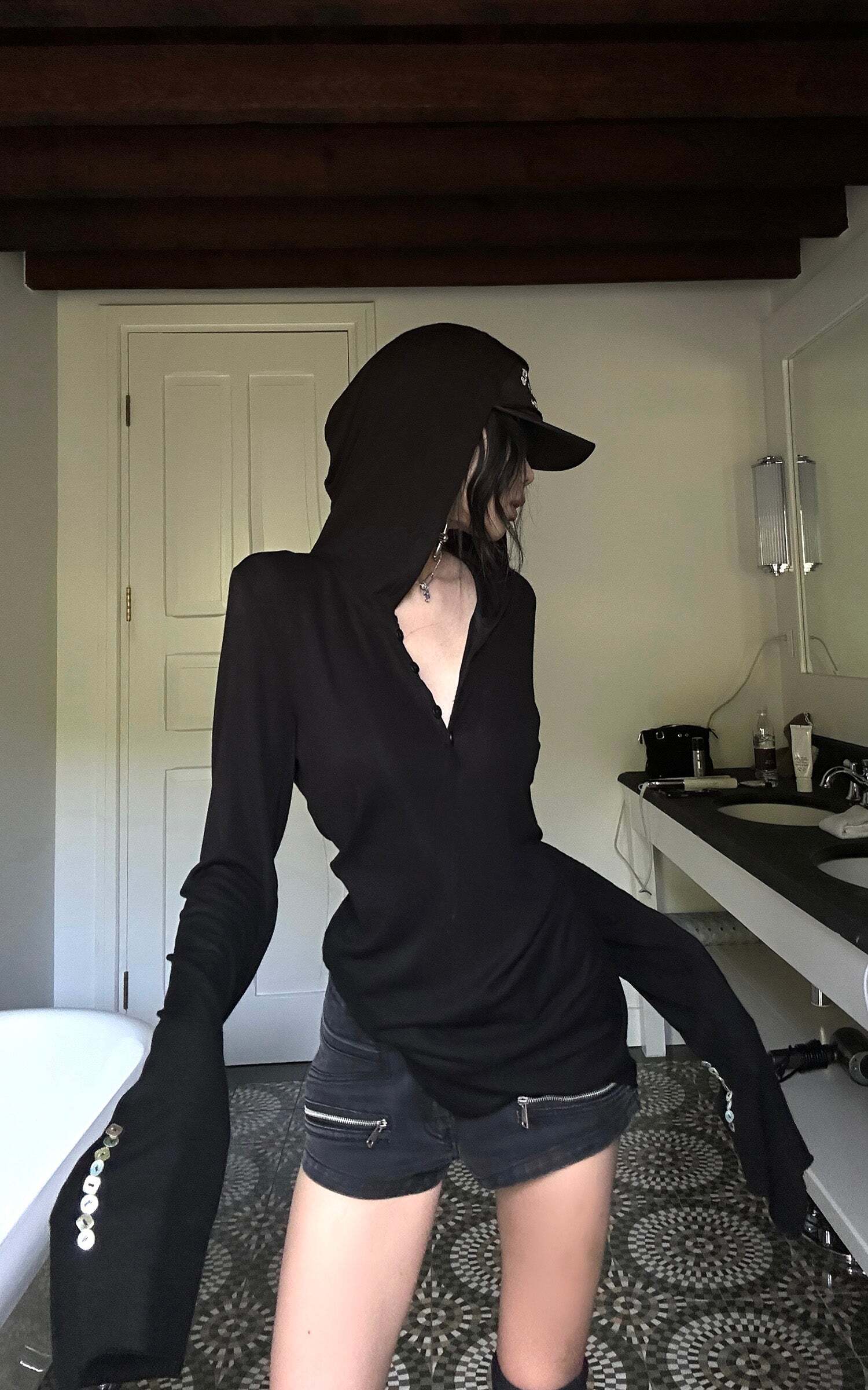 WARDEN EDGE Zipper Detail Low-Rise Denim Shorts WARDEN EDGE Zipper Detail Low-Rise Denim Shorts