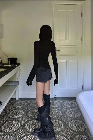 WARDEN EDGE Zipper Detail Low-Rise Denim Shorts