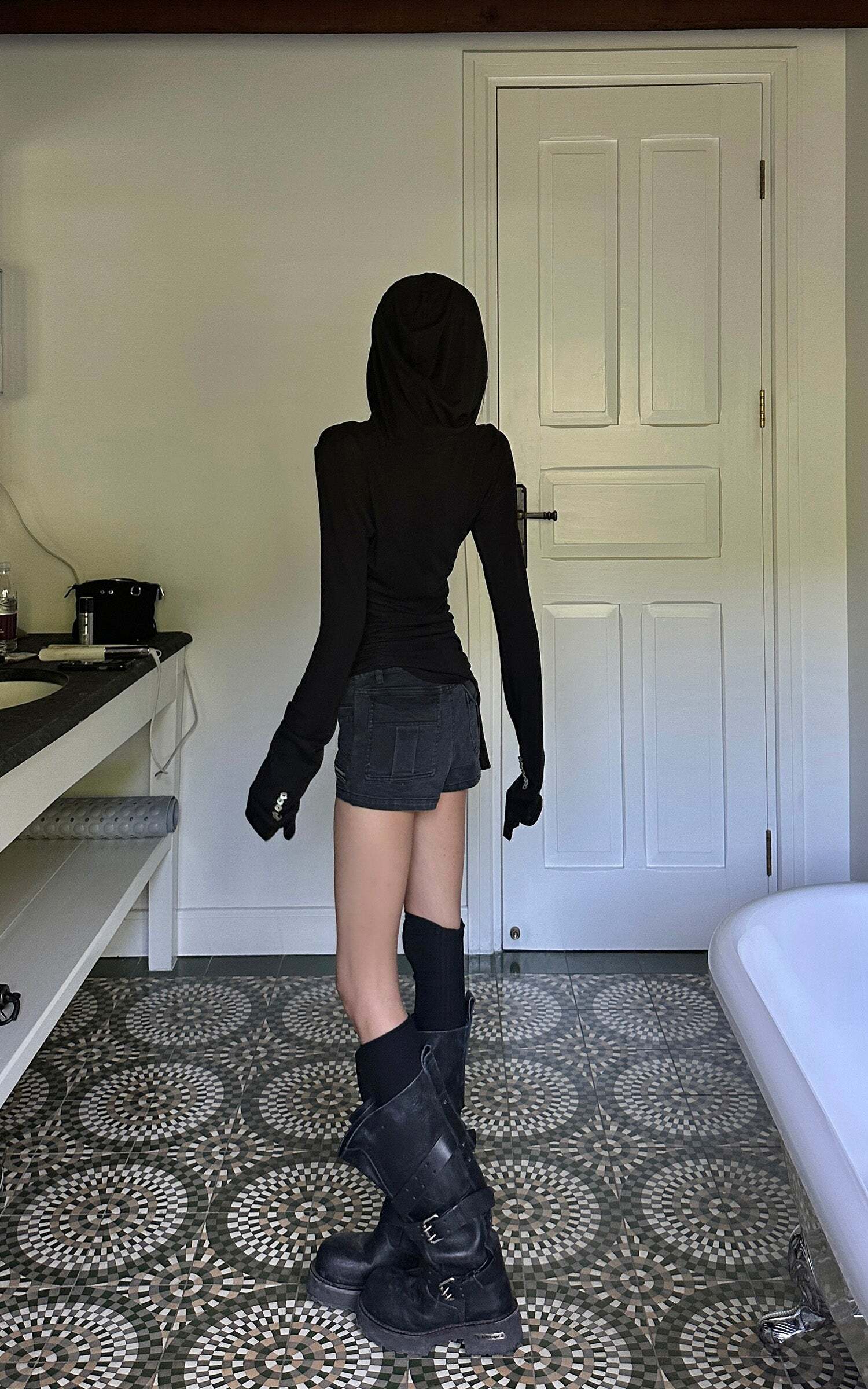 WARDEN EDGE Zipper Detail Low-Rise Denim Shorts WARDEN EDGE Zipper Detail Low-Rise Denim Shorts