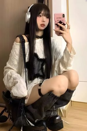 Y2K Grunge Star Distressed Sweater