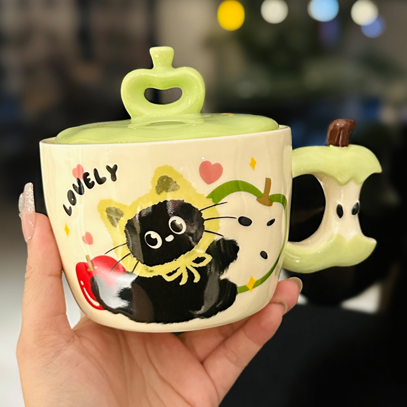 Beautiful Ceramic Apple Mug with Lid and Spoon - Perfect Gift for Girls, Ideal for Birthdays and New Year Celebrations