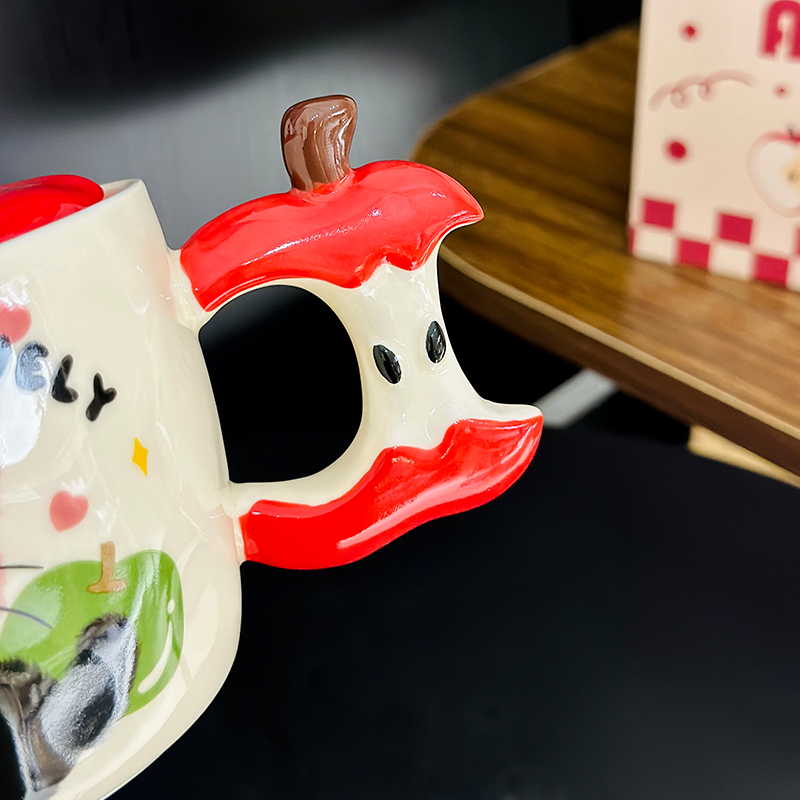 Beautiful Ceramic Apple Mug with Lid and Spoon - Perfect Gift for Girls, Ideal for Birthdays and New Year Celebrations