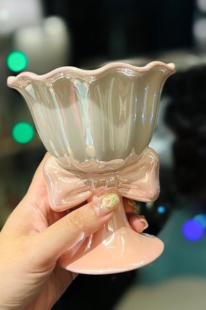 Elegant Bowknot Ceramic Ice Cream Cup: Perfect for Pretty Outfits and Stylish Treats